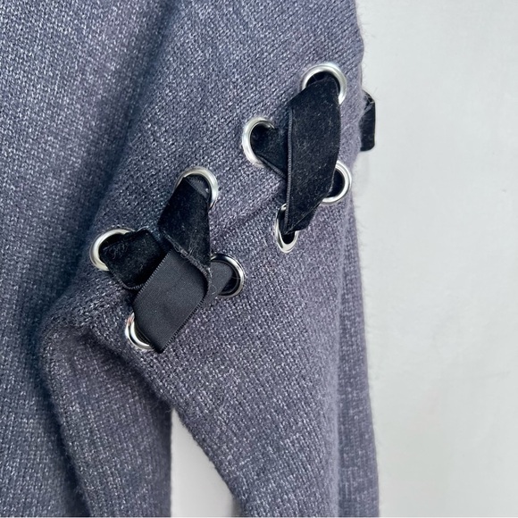 Molly Bracken Grey Crew Neck Sweater Size XS/S - Picture 3 of 9